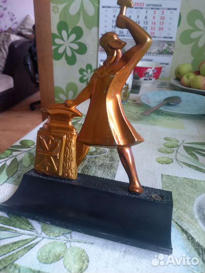 Подставка на стол декоративная