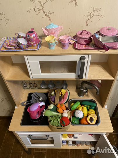 Детская кухня IKEA с посудой и едой