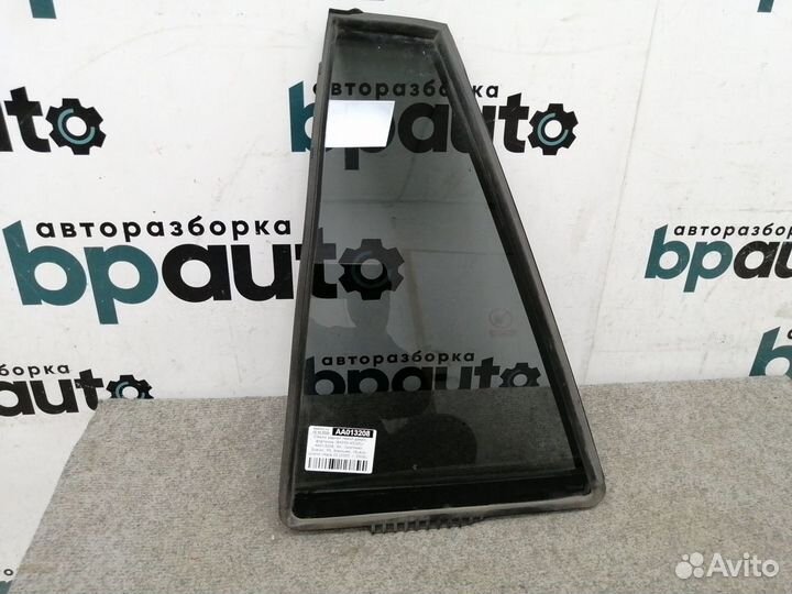 Стекло задней левой двери форточка 84556-65J20