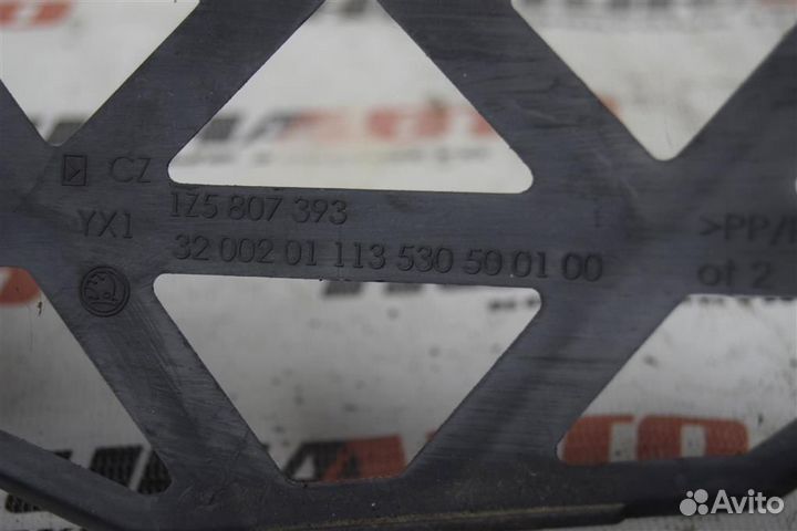 Направляющая заднего бампера Шкода Октавия А5