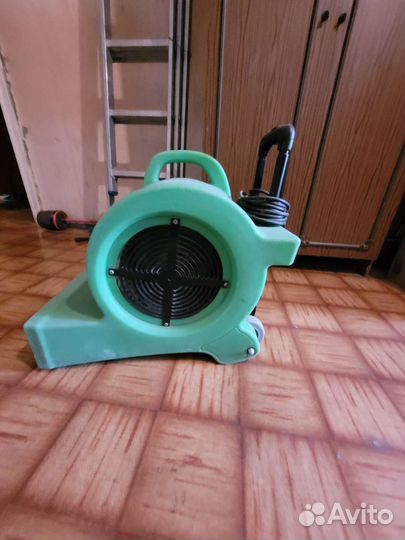 Аппарат для сушки ковровых покрытий и салона авто