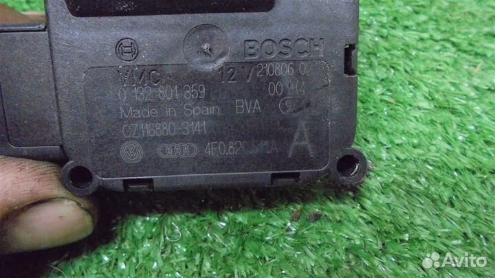 Моторчик заслонки печки Audi Allroad quattro 2005