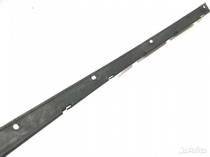 Направляющая заднего бампера Porsche Cayenne