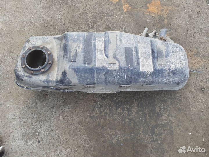 Бензобак Suzuki SX4