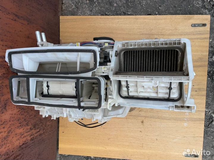 Отопитель в сборе (печка) левый руль Toyota