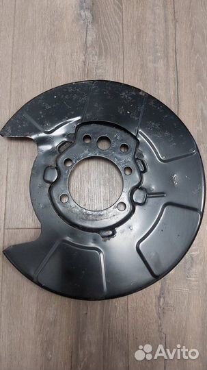 Пыльник тормозного диска задний левый Infiniti