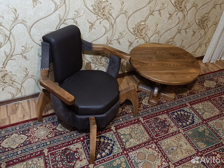 Стол и кресло из натурального ореха ручной работы