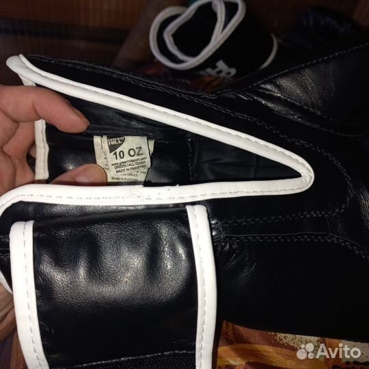 Шлем и перчатки для бокса