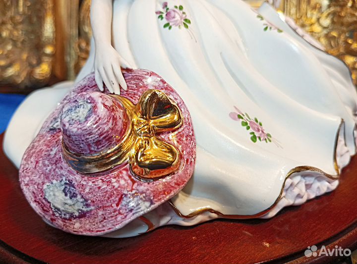 Vittorio Sabadin.Девушка.Статуэтка.Италия