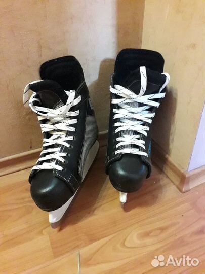 Коньки хоккейные