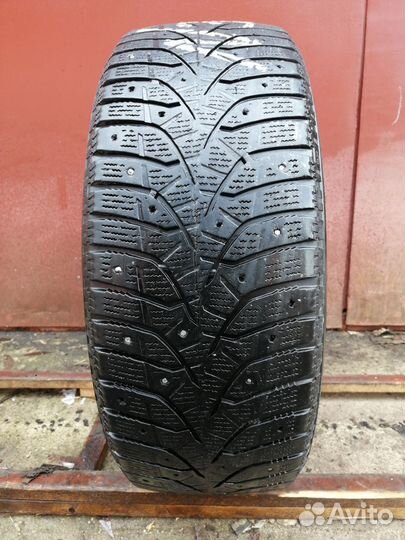 Bridgestone Blizzak Spike-02 215/55 R17 98T