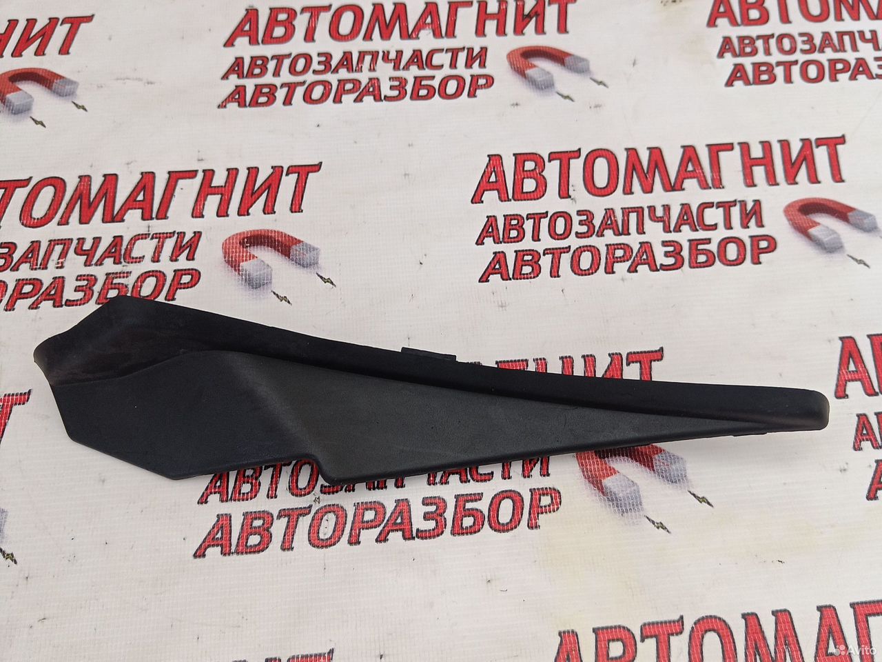 Уголок жабо левый Рено Аркана