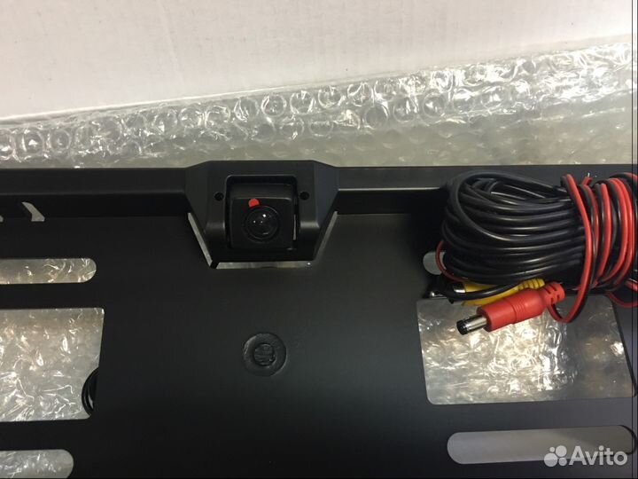 Камера заднего обзора в рамке номера с установкой