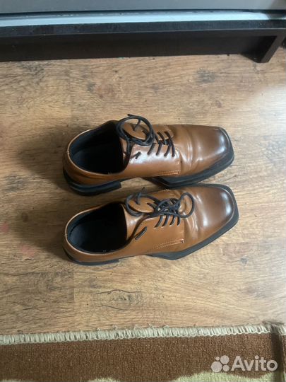 Ботинки унисекс 39 размера коричневые. Новые