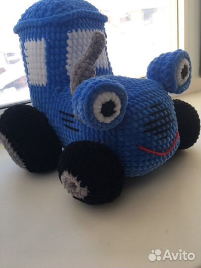 Игрушка синий трактор