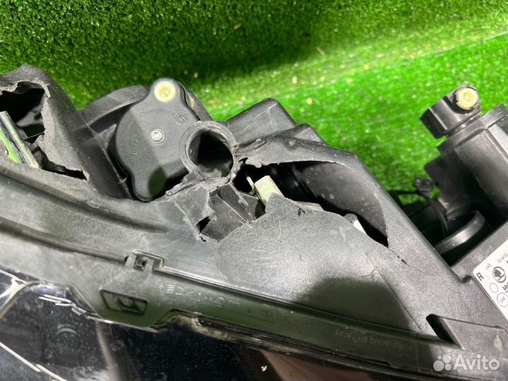 Фара светодиодная передняя правая Skoda Rapid 2