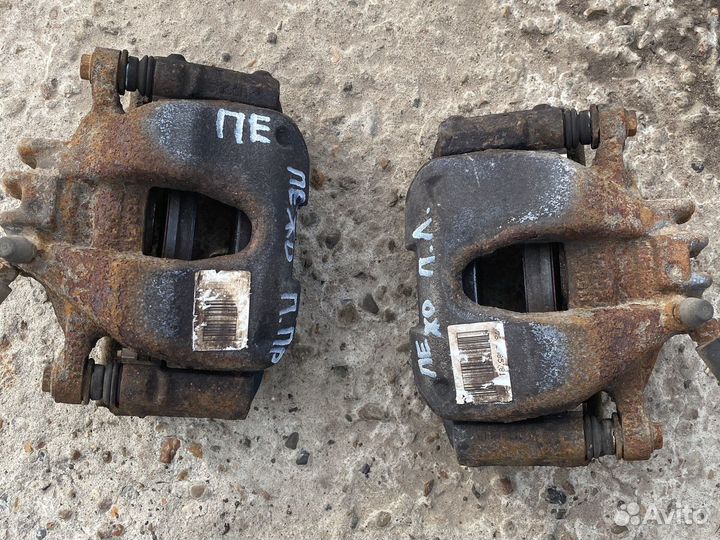 Пежо 308 передние супорта в сборе с цилиндром