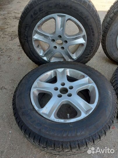 Bridgestone Ice Cruiser 7000 215/65 R16