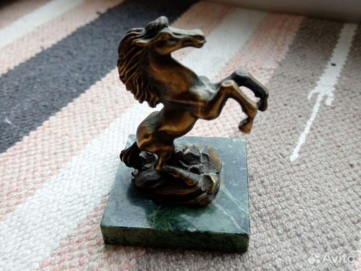 Статуэтка Конь