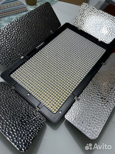 Yongnuo yn1200 (5500) +блок питания