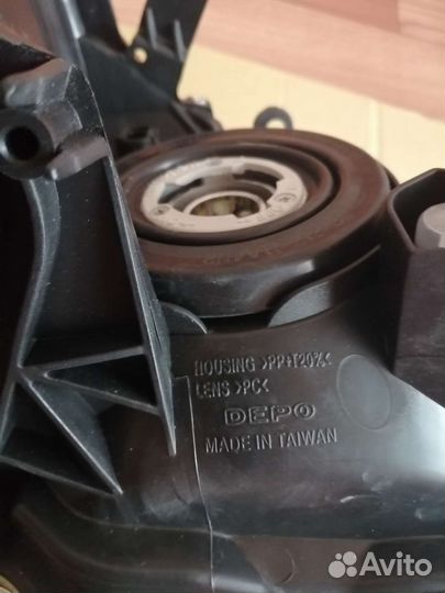 Фара левая Toyota Corolla 150