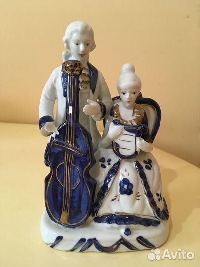 Фарфоровая статуэтка