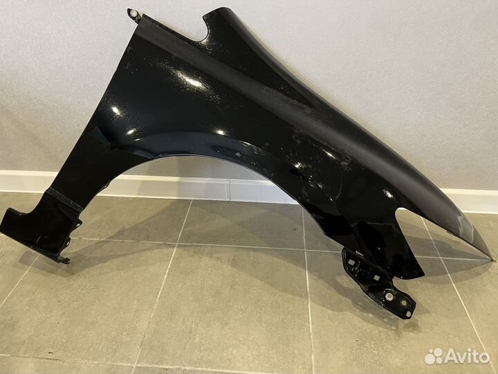 Крыло переднее правое Honda Civic 4d