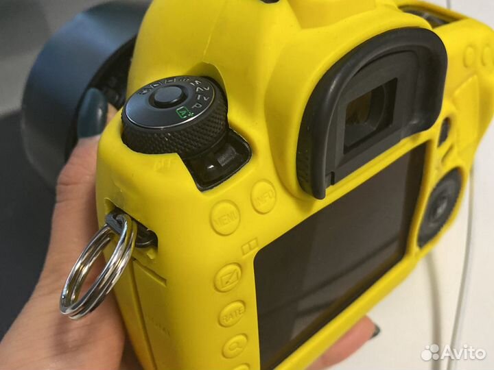 Фотоаппарат canon 5D mark iv