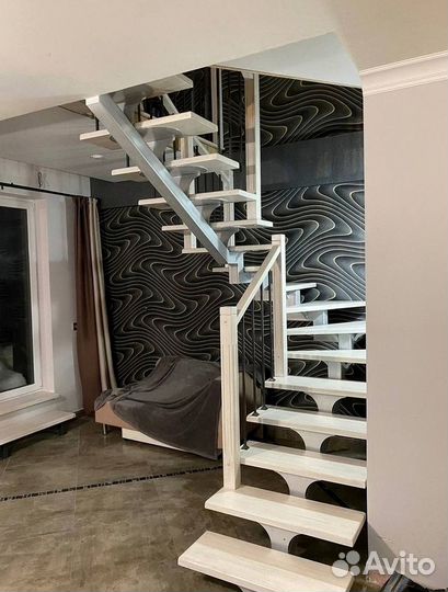 Лестница на металлическом каркасе