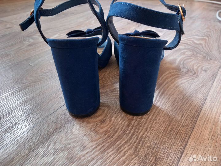 Босоножки женские 39 р