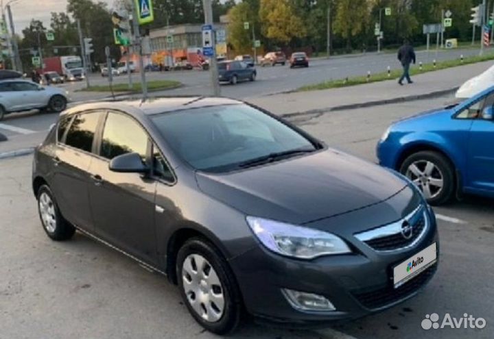 Opel Astra 1.6 МТ, 2013, 125 000 км