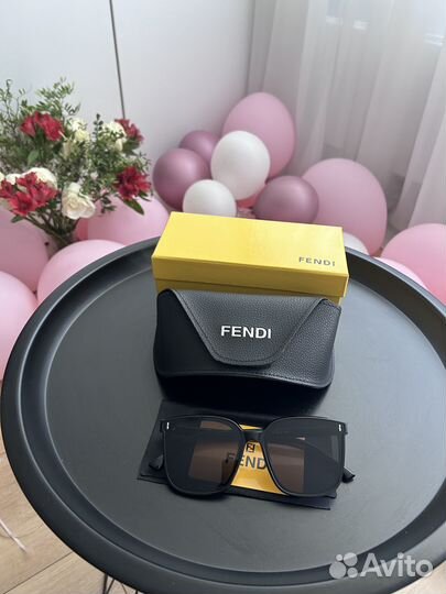 Солнцезащитные очки Fendi новые