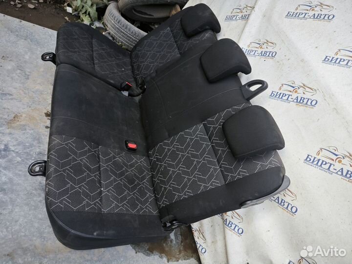 Второй ряд сидений Лада Ларгус