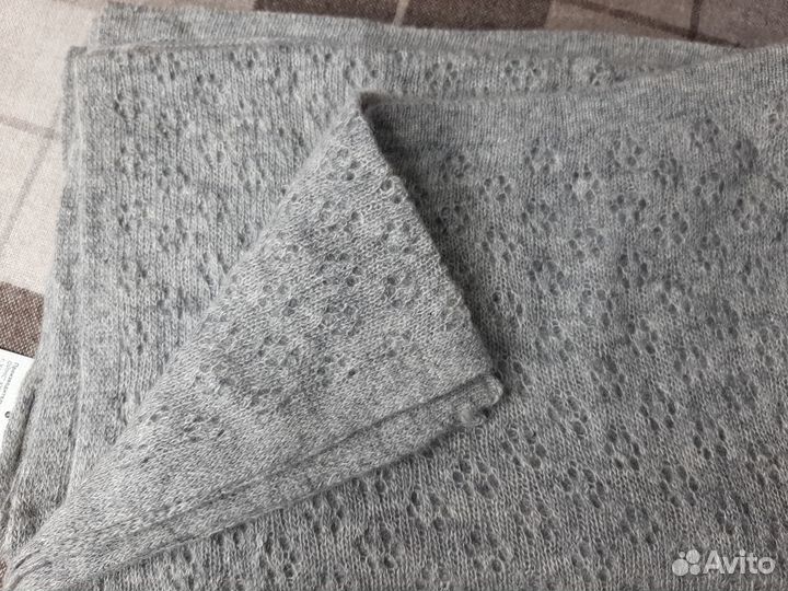 Палантин из шерсти яка вязаный с ажурным рисунком