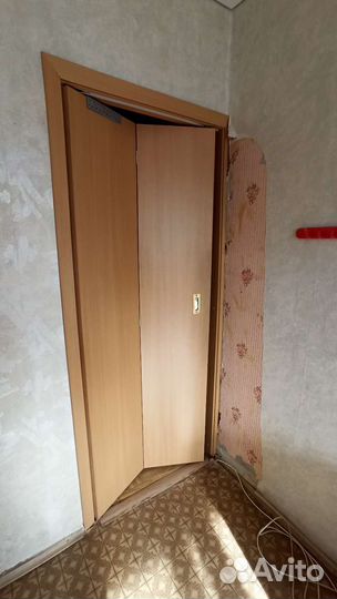 Дверь-книжка б/у 1 шт, отдаю