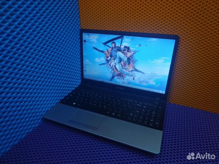 Игровой ноутбук Samsung i3 4ядра/8gb/SSD/2видео