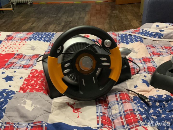 Игровой руль с педалями