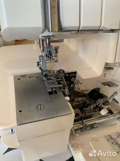 Коверлок merrylock