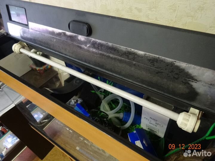 Аквариум б\у ювель 125 л с тумбой продам