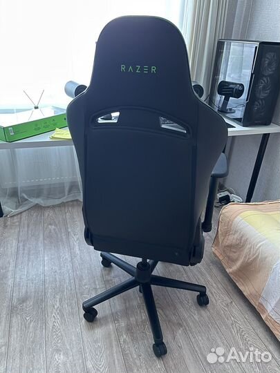 Игровое кресло Razer Enki