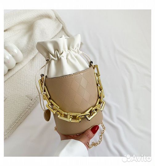 Сумка-цилиндр с цепочкой