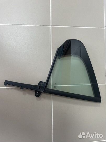 Форточка двери задняя правая Skoda Rapid 2