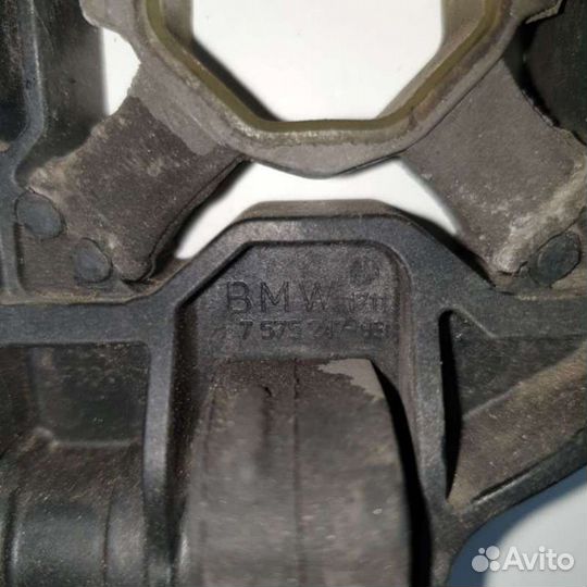 Кронштейн радиатора 7575247 BMW 7 F01/F02 4.4 Бенз