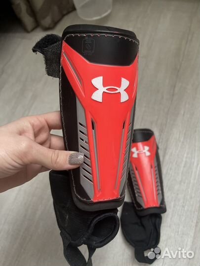 Футбольные щитки Under Armour