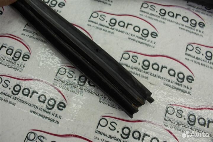 Уплотнитель кузова передней правой двери Nissan Q