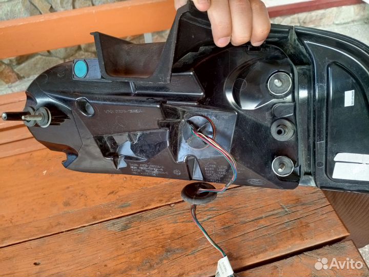 Фонарь задний правый форд мустанг 6