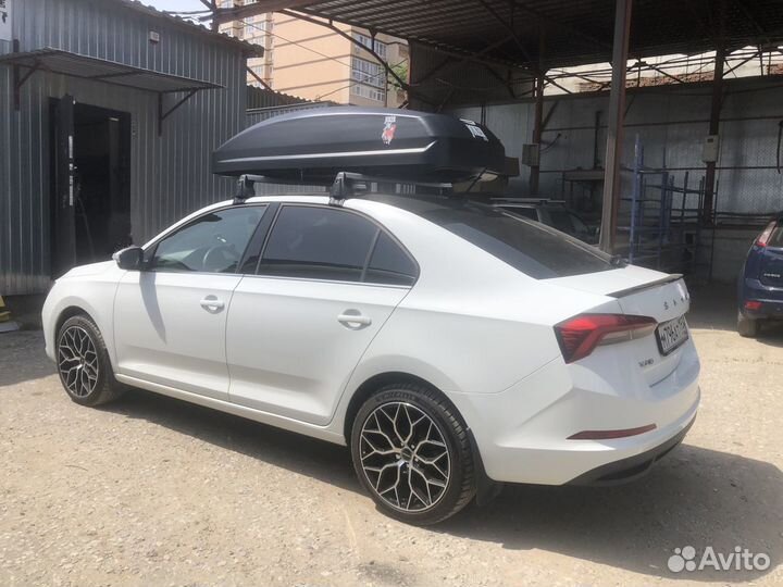 Автобокс Джокер 530 черный матовый на Octavia