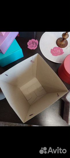 Коробки для подарков и цветов