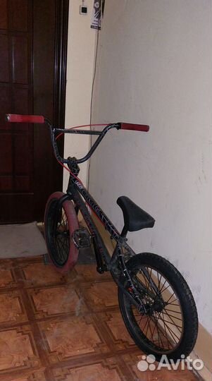 Трюковой подростковый велосипед BMX