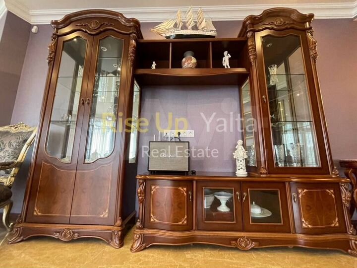 3-к. квартира, 220,7 м², 3/8 эт.